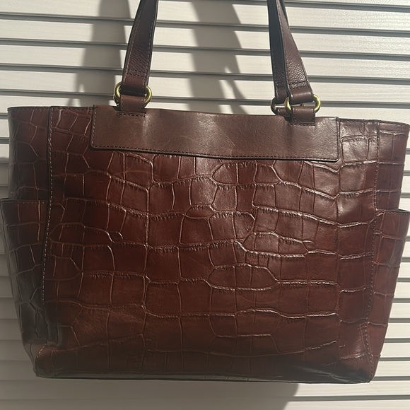 EUC Fossil Croco Embossed Leather Tote with Side Slip Pockets and Hangtag. - Picture 3 of 12